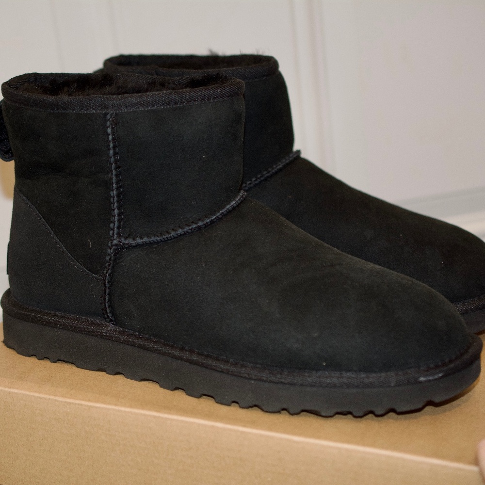 UGG Classic Mini Size 7 Black